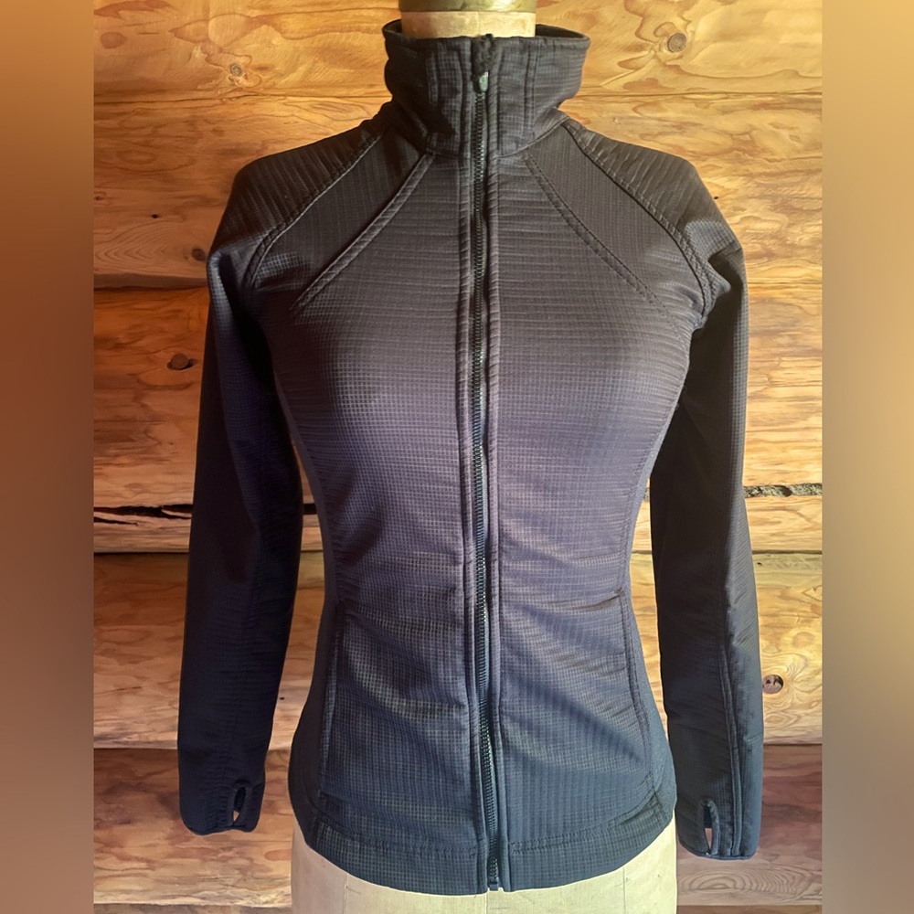 Small comfy track jacket by Nike.